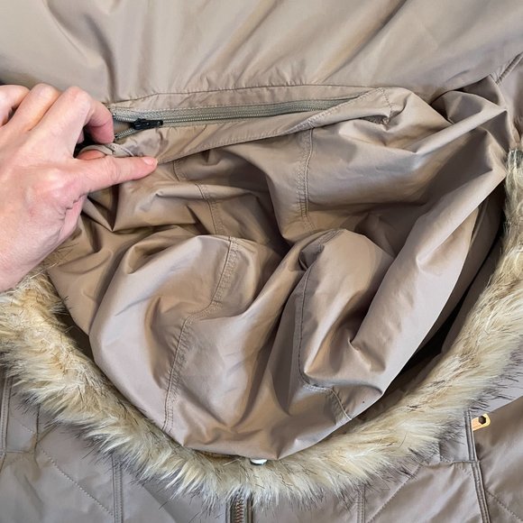 Mountain Hardwear Tan Ski Jacket with Insulated Design - Picture 8 of 16